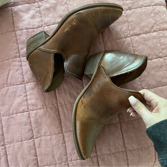 Steve Madden Distressed Cognac Booties Size 7 - Picture 2 of 3